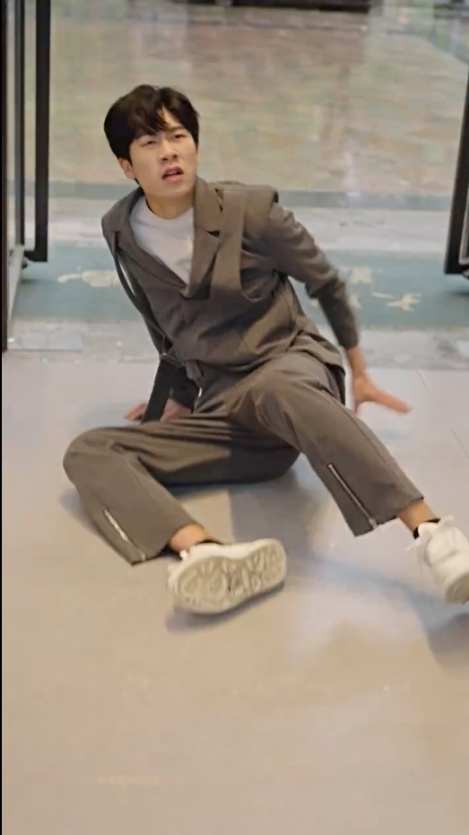 不裝了，姑爺攤牌了