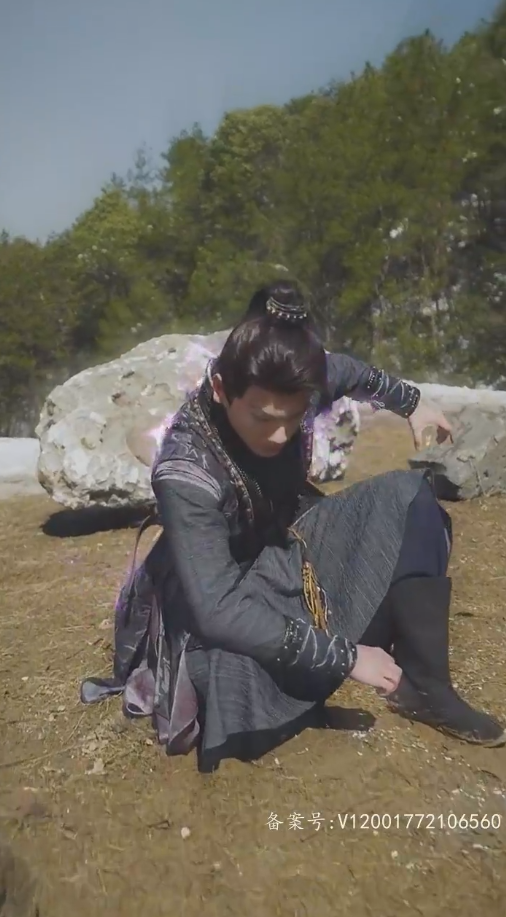 下山后，絕世美女非要拜我為師